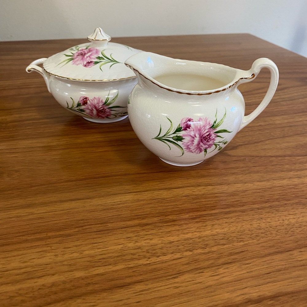 Vintage cream and sugar bowl beautiful set from around 1950,s